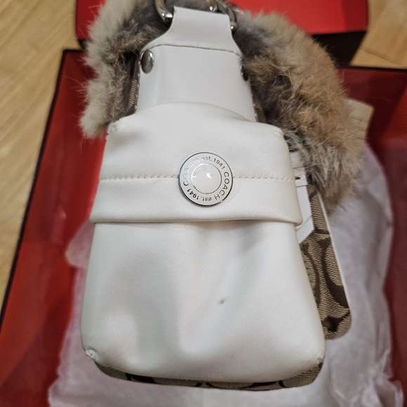 Coach White Leather and Fur Ski Pack Shoulder Bag - Picture 7 of 16